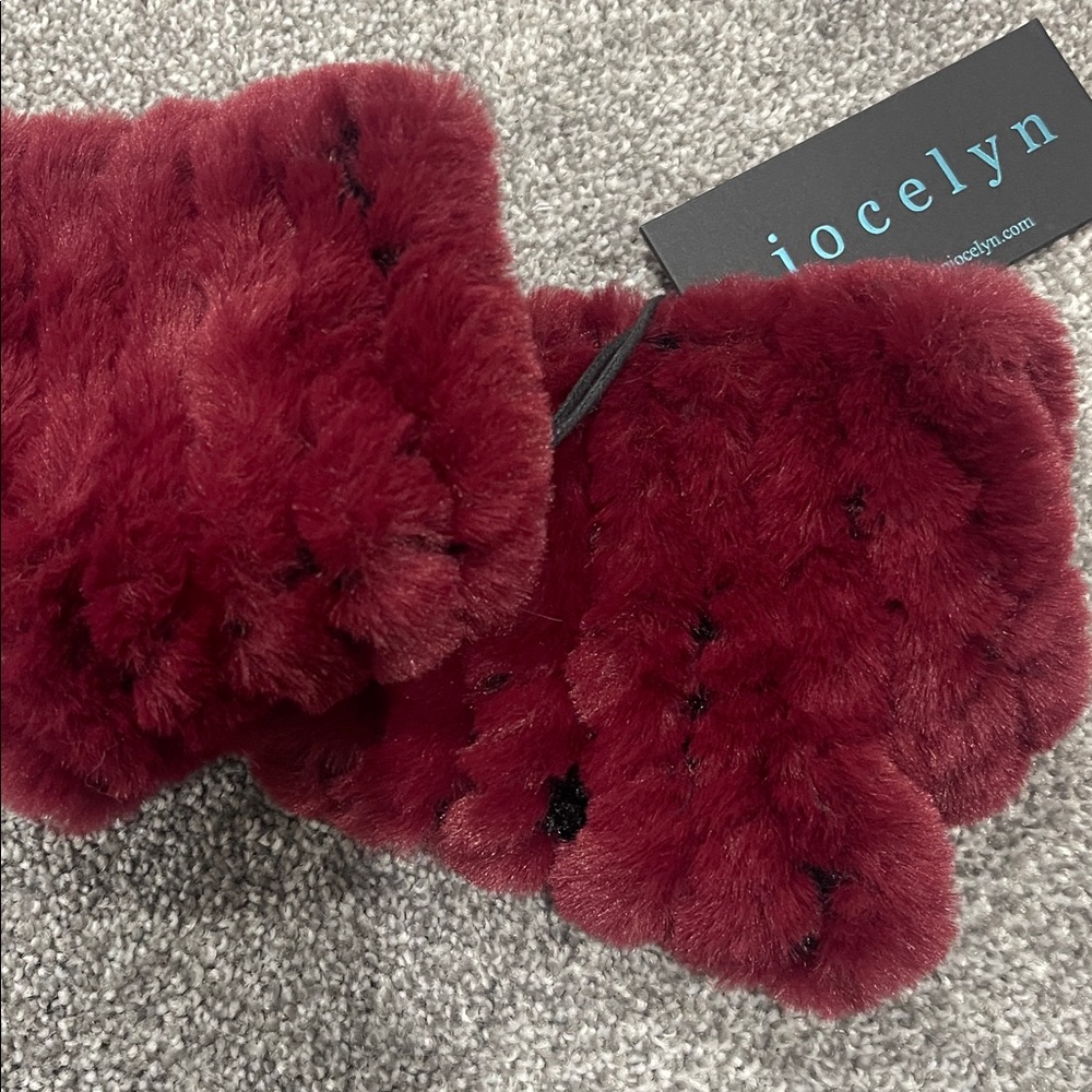 Jocelyn faux fur fingerless gloves very soft